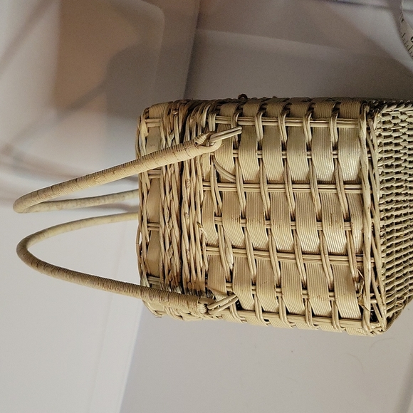 Vintage cream wicker box purse with button closure - Picture 8 of 12